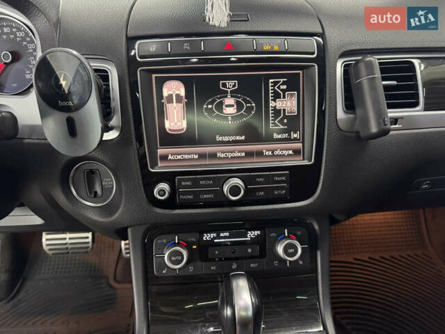 Сірий Фольксваген Туарег, об'ємом двигуна 3.6 л та пробігом 240 тис. км за 17800 $, фото 28 на Automoto.ua