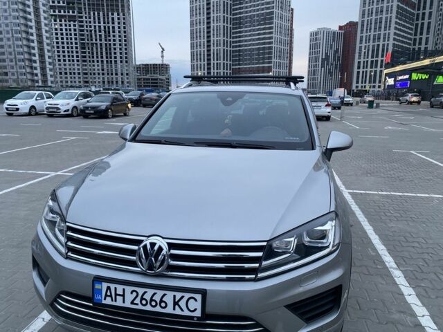 Сірий Фольксваген Туарег, об'ємом двигуна 3 л та пробігом 167 тис. км за 33000 $, фото 2 на Automoto.ua