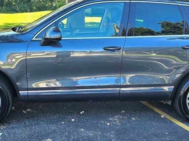 Сірий Фольксваген Туарег, об'ємом двигуна 3 л та пробігом 72 тис. км за 13600 $, фото 3 на Automoto.ua