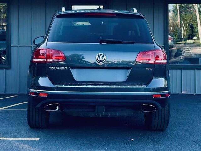 Серый Фольксваген Туарег, объемом двигателя 3 л и пробегом 80 тыс. км за 10200 $, фото 4 на Automoto.ua