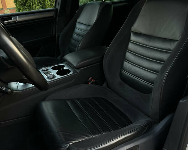 Серый Фольксваген Туарег, объемом двигателя 3 л и пробегом 149 тыс. км за 36000 $, фото 26 на Automoto.ua