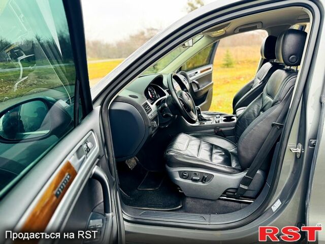 Серый Фольксваген Туарег, объемом двигателя 3 л и пробегом 109 тыс. км за 31500 $, фото 7 на Automoto.ua