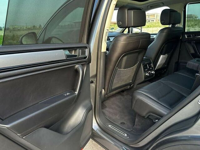 Серый Фольксваген Туарег, объемом двигателя 3 л и пробегом 139 тыс. км за 23200 $, фото 14 на Automoto.ua