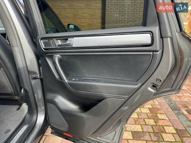 Серый Фольксваген Туарег, объемом двигателя 2.97 л и пробегом 191 тыс. км за 33999 $, фото 29 на Automoto.ua