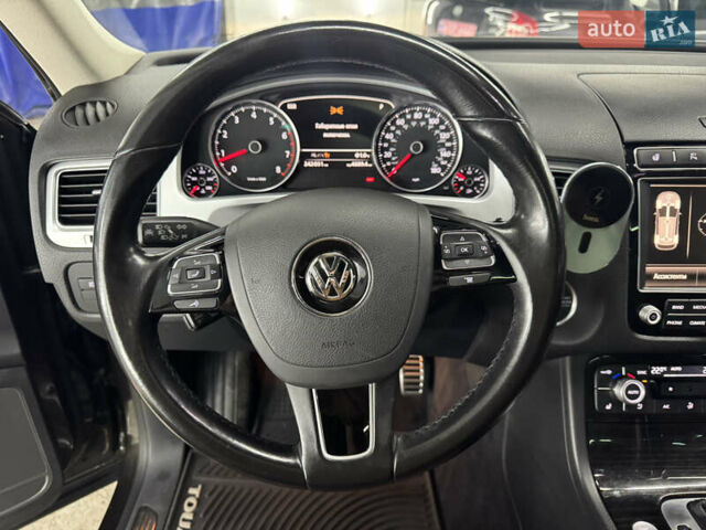 Сірий Фольксваген Туарег, об'ємом двигуна 3.6 л та пробігом 240 тис. км за 17800 $, фото 27 на Automoto.ua