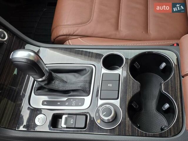 Серый Фольксваген Туарег, объемом двигателя 0 л и пробегом 265 тыс. км за 24900 $, фото 37 на Automoto.ua