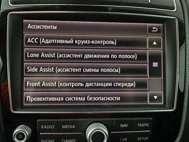 Серый Фольксваген Туарег, объемом двигателя 3 л и пробегом 130 тыс. км за 24000 $, фото 12 на Automoto.ua