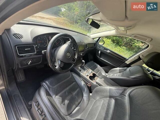 Серый Фольксваген Туарег, объемом двигателя 3 л и пробегом 223 тыс. км за 30000 $, фото 12 на Automoto.ua