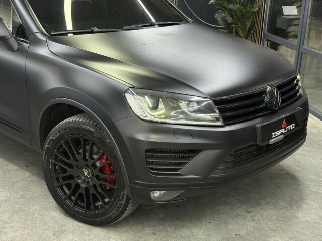 Серый Фольксваген Туарег, объемом двигателя 3 л и пробегом 162 тыс. км за 760 $, фото 1 на Automoto.ua