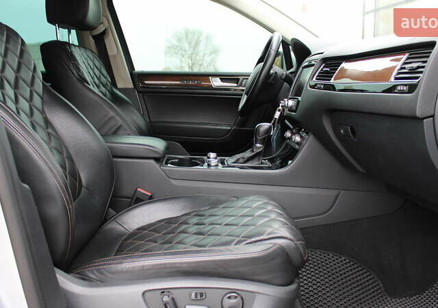 Серый Фольксваген Туарег, объемом двигателя 2.97 л и пробегом 171 тыс. км за 28900 $, фото 13 на Automoto.ua