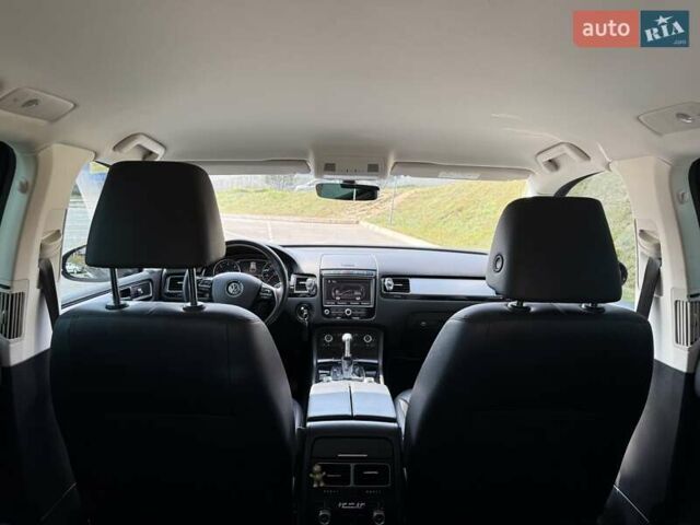 Серый Фольксваген Туарег, объемом двигателя 3 л и пробегом 242 тыс. км за 33000 $, фото 12 на Automoto.ua