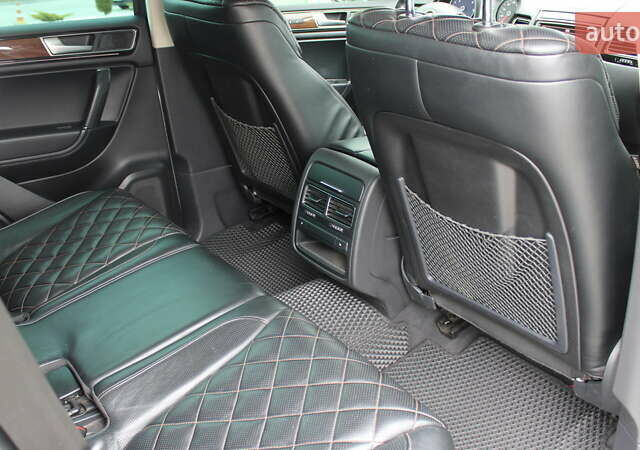 Серый Фольксваген Туарег, объемом двигателя 2.97 л и пробегом 171 тыс. км за 28900 $, фото 14 на Automoto.ua