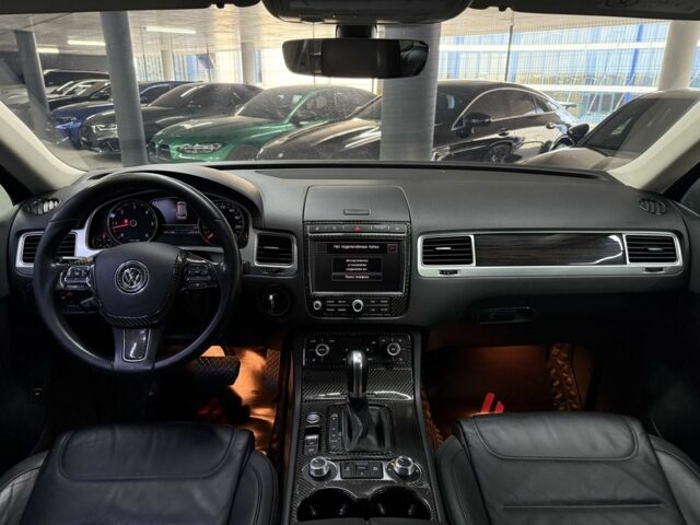 Серый Фольксваген Туарег, объемом двигателя 3 л и пробегом 162 тыс. км за 760 $, фото 20 на Automoto.ua