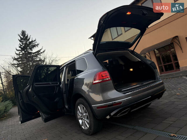 Серый Фольксваген Туарег, объемом двигателя 2.97 л и пробегом 139 тыс. км за 33900 $, фото 46 на Automoto.ua