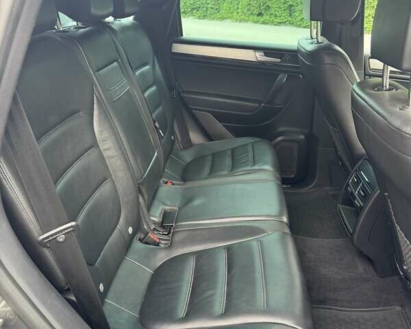 Серый Фольксваген Туарег, объемом двигателя 3.6 л и пробегом 115 тыс. км за 19500 $, фото 3 на Automoto.ua