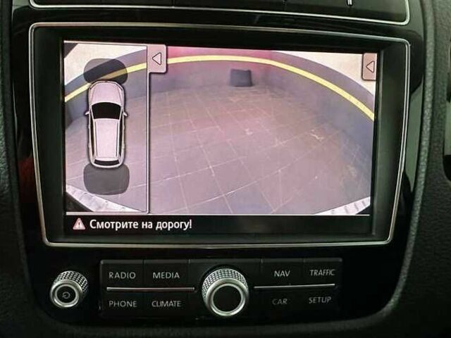 Серый Фольксваген Туарег, объемом двигателя 3 л и пробегом 130 тыс. км за 24000 $, фото 11 на Automoto.ua