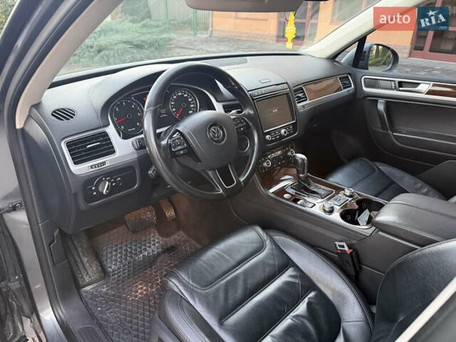 Серый Фольксваген Туарег, объемом двигателя 2.97 л и пробегом 139 тыс. км за 33900 $, фото 23 на Automoto.ua