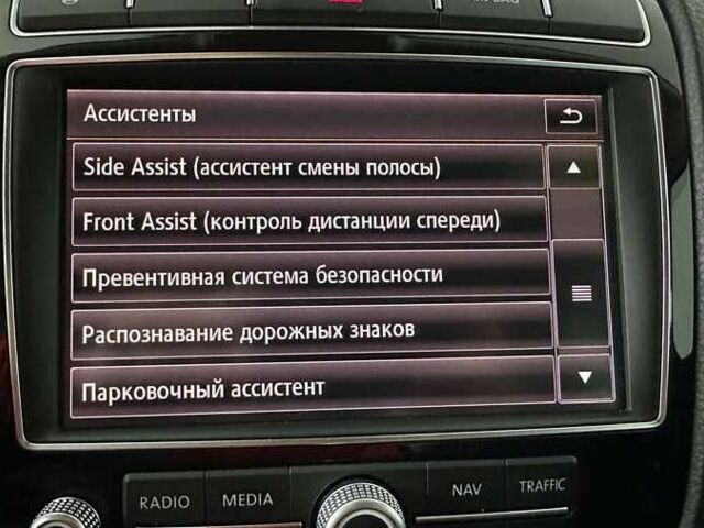 Серый Фольксваген Туарег, объемом двигателя 3 л и пробегом 130 тыс. км за 24000 $, фото 13 на Automoto.ua