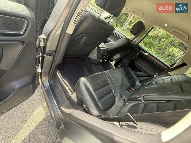 Серый Фольксваген Туарег, объемом двигателя 3 л и пробегом 223 тыс. км за 30000 $, фото 10 на Automoto.ua