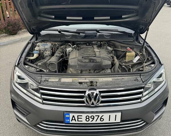 Серый Фольксваген Туарег, объемом двигателя 3.6 л и пробегом 115 тыс. км за 19500 $, фото 6 на Automoto.ua