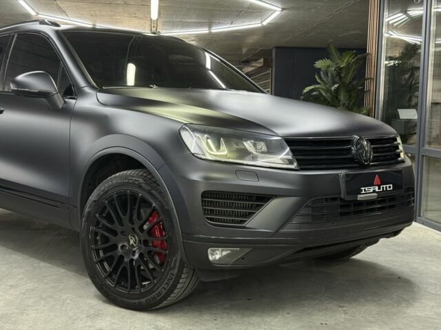 Серый Фольксваген Туарег, объемом двигателя 3 л и пробегом 162 тыс. км за 760 $, фото 3 на Automoto.ua