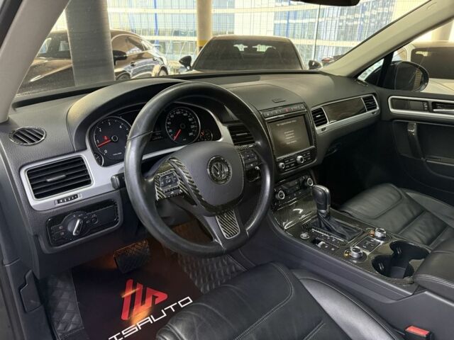 Серый Фольксваген Туарег, объемом двигателя 3 л и пробегом 162 тыс. км за 760 $, фото 18 на Automoto.ua
