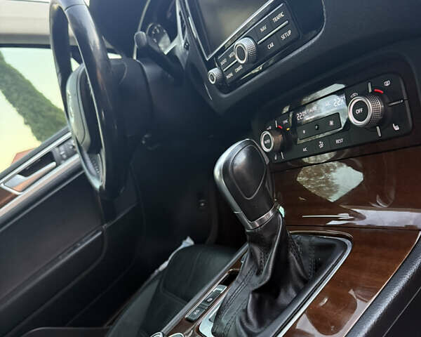 Серый Фольксваген Туарег, объемом двигателя 2.97 л и пробегом 139 тыс. км за 33900 $, фото 36 на Automoto.ua