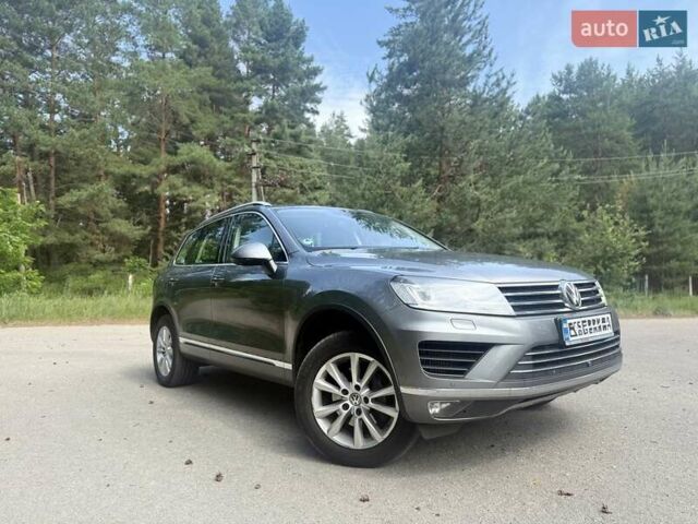 Серый Фольксваген Туарег, объемом двигателя 3 л и пробегом 223 тыс. км за 30000 $, фото 6 на Automoto.ua