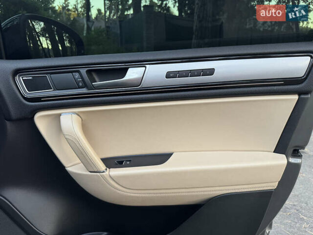 Серый Фольксваген Туарег, объемом двигателя 3 л и пробегом 123 тыс. км за 33333 $, фото 36 на Automoto.ua