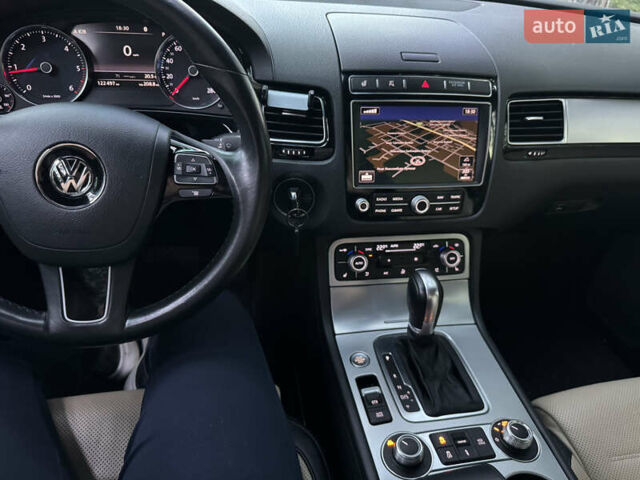 Серый Фольксваген Туарег, объемом двигателя 3 л и пробегом 123 тыс. км за 33333 $, фото 54 на Automoto.ua