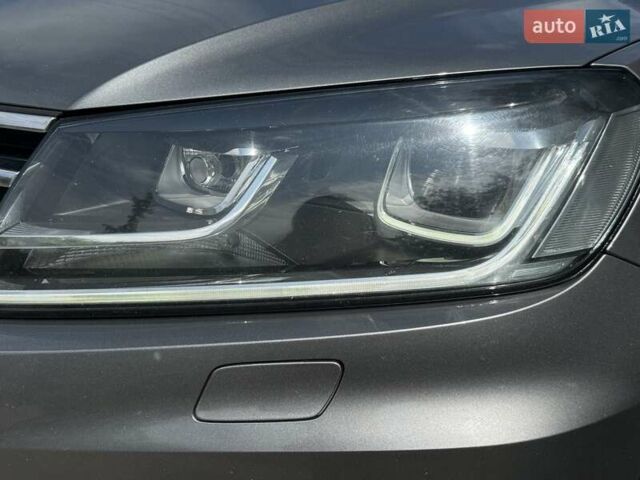 Серый Фольксваген Туарег, объемом двигателя 3 л и пробегом 223 тыс. км за 30000 $, фото 17 на Automoto.ua