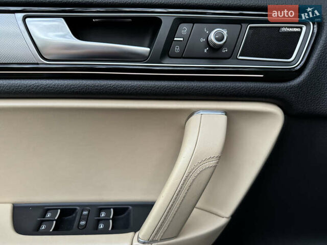 Серый Фольксваген Туарег, объемом двигателя 3 л и пробегом 123 тыс. км за 33333 $, фото 23 на Automoto.ua