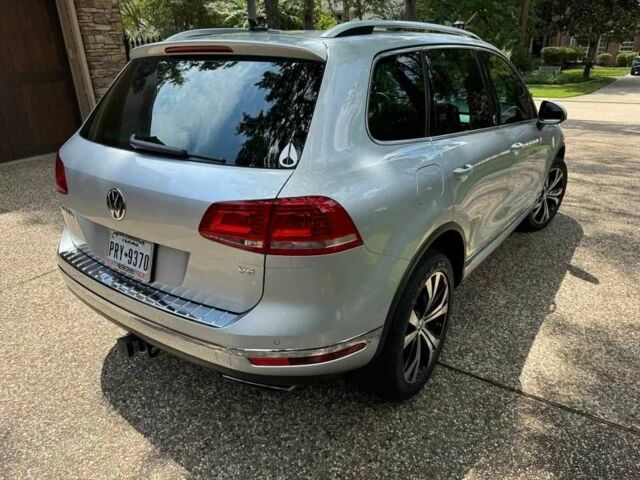 Серый Фольксваген Туарег, объемом двигателя 3.6 л и пробегом 76 тыс. км за 4900 $, фото 2 на Automoto.ua