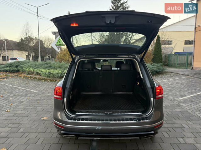 Серый Фольксваген Туарег, объемом двигателя 2.97 л и пробегом 139 тыс. км за 33900 $, фото 27 на Automoto.ua