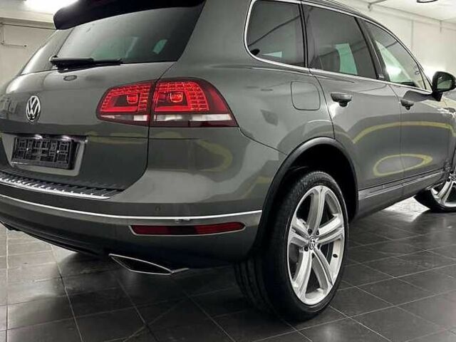 Серый Фольксваген Туарег, объемом двигателя 3 л и пробегом 130 тыс. км за 24000 $, фото 7 на Automoto.ua