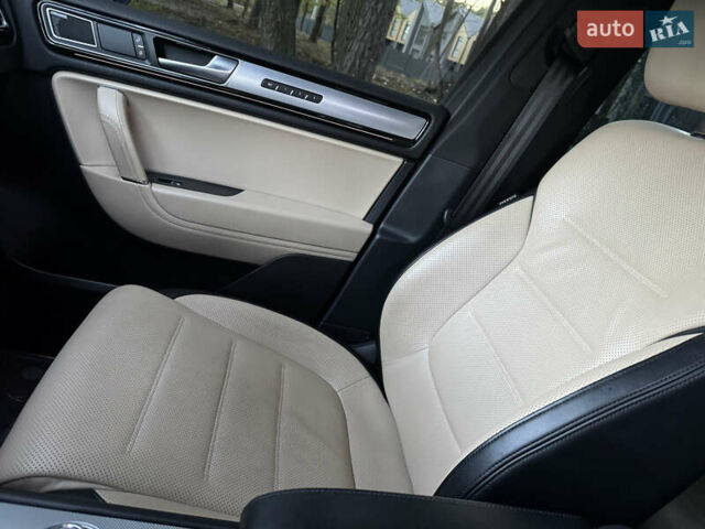 Серый Фольксваген Туарег, объемом двигателя 3 л и пробегом 123 тыс. км за 33333 $, фото 50 на Automoto.ua