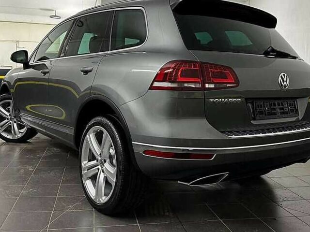 Серый Фольксваген Туарег, объемом двигателя 3 л и пробегом 130 тыс. км за 24000 $, фото 4 на Automoto.ua