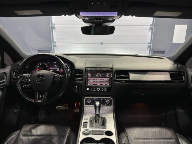 Серый Фольксваген Туарег, объемом двигателя 3.6 л и пробегом 240 тыс. км за 18999 $, фото 9 на Automoto.ua