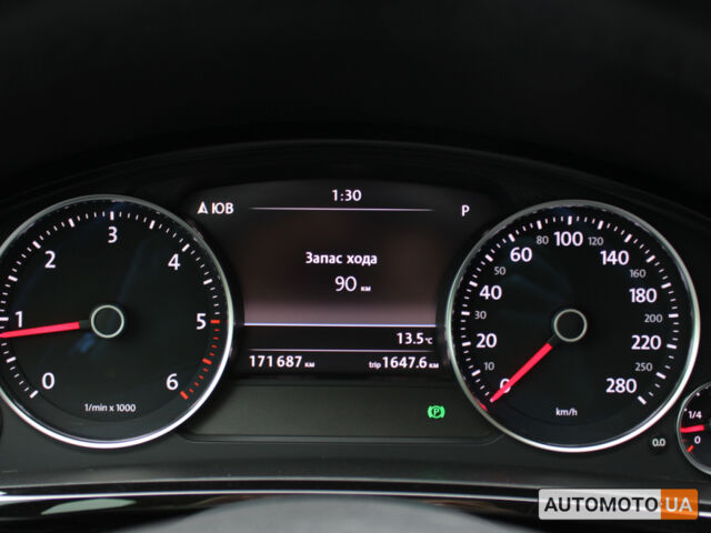 Сірий Фольксваген Туарег, об'ємом двигуна 3 л та пробігом 171 тис. км за 28900 $, фото 16 на Automoto.ua