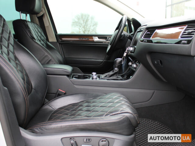 Сірий Фольксваген Туарег, об'ємом двигуна 3 л та пробігом 171 тис. км за 28900 $, фото 11 на Automoto.ua