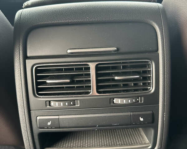 Серый Фольксваген Туарег, объемом двигателя 3 л и пробегом 230 тыс. км за 32000 $, фото 10 на Automoto.ua