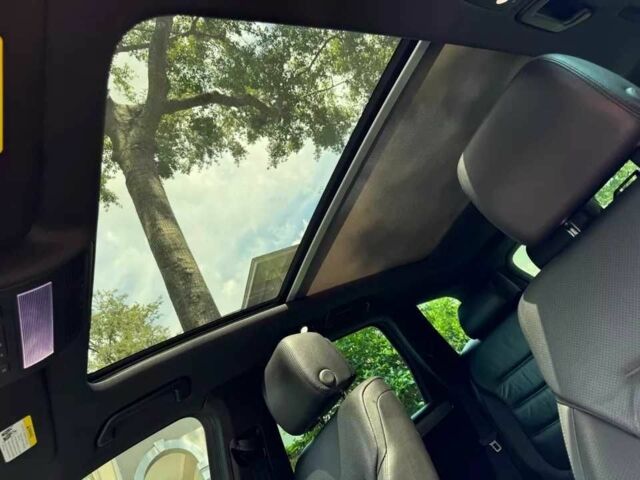 Серый Фольксваген Туарег, объемом двигателя 3.6 л и пробегом 76 тыс. км за 4900 $, фото 11 на Automoto.ua