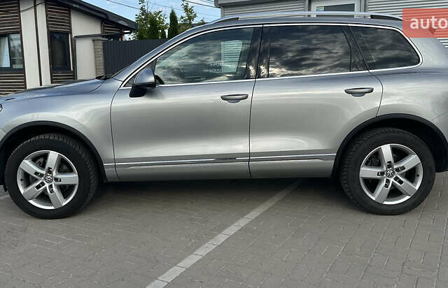 Серый Фольксваген Туарег, объемом двигателя 3 л и пробегом 230 тыс. км за 32000 $, фото 1 на Automoto.ua