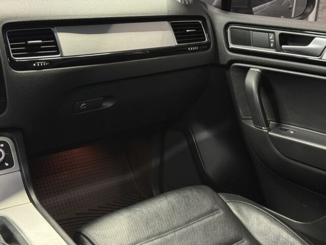 Серый Фольксваген Туарег, объемом двигателя 3.6 л и пробегом 240 тыс. км за 18999 $, фото 11 на Automoto.ua