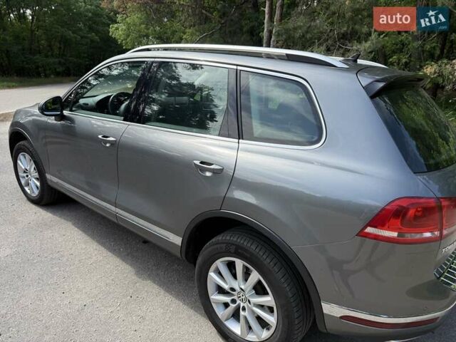 Серый Фольксваген Туарег, объемом двигателя 3 л и пробегом 223 тыс. км за 30000 $, фото 14 на Automoto.ua