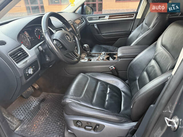 Серый Фольксваген Туарег, объемом двигателя 2.97 л и пробегом 139 тыс. км за 33900 $, фото 24 на Automoto.ua