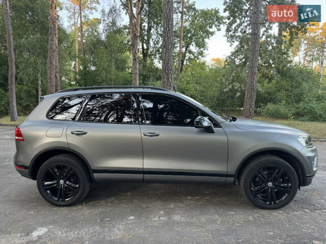 Серый Фольксваген Туарег, объемом двигателя 3 л и пробегом 123 тыс. км за 33333 $, фото 1 на Automoto.ua