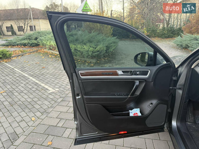 Серый Фольксваген Туарег, объемом двигателя 2.97 л и пробегом 139 тыс. км за 33900 $, фото 22 на Automoto.ua