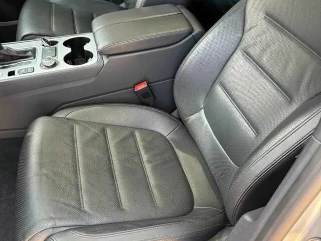 Серый Фольксваген Туарег, объемом двигателя 3.6 л и пробегом 76 тыс. км за 4900 $, фото 10 на Automoto.ua