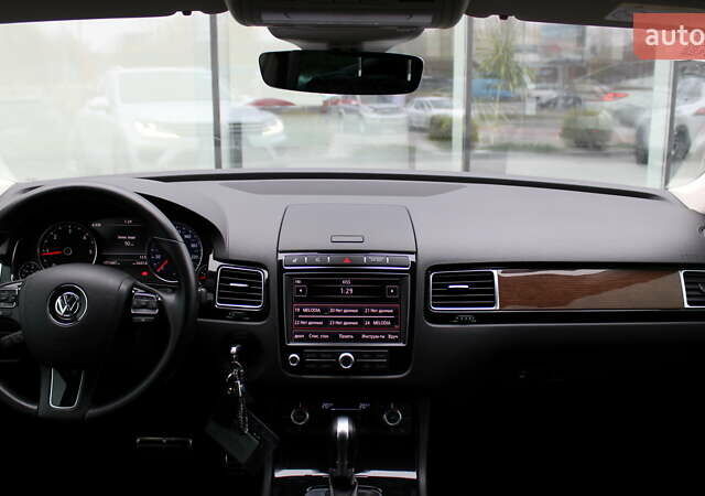Серый Фольксваген Туарег, объемом двигателя 2.97 л и пробегом 171 тыс. км за 28900 $, фото 12 на Automoto.ua